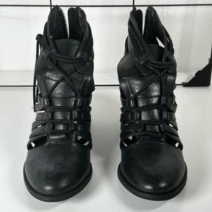 BLACK BOOTIES SIZE 8